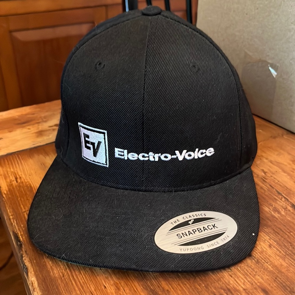 Black snap back